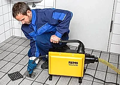 Tıkanıklık açma işlemleri, profesyonel firmalar tarafından yapılması gereken özel bir faaliyet alanıdır. Tıkanıklığın sorunsuz şekilde giderilerek giderin açılması ve kullanımına devam edilmesine ihtiyaç vardır. Bu kapsamda 25+ yıllık tecrübemiz ile müşteri memnuniyeti odaklı çalışan firmamız, her türlü robotla tıkanıklık açma sorununda sizlerin yanındadır. İstanbul'un hangi ilçesinde olursa olsun 7/24 tıkanıklık açma servisimizden