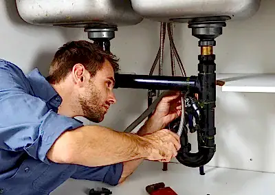 Su tesisatçısı firmamız banyo ve mutfak armatürleri, musluklar ,sifon problemleri, rezervuar arızaları, lavabo altı su akıntıları ,klozet su akıntıları, duş problemleri, gömme rezervuar, asma klozet arızaları gibi oluşabilecek tüm sorunlarda onarım sağlanmaktadır.