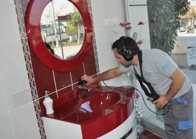 Su kaçağı tespit cihazlarına sahip olmayan tesisatçılar her yeri kırmalarına rağmen tamamen şüpheye göre hareket ettikleri için yüksek masraflar çıkmasına neden olmaktadır. Tüm bunlardan kaçınmanız ve noktasal su kaçağı tespiti yapılması adına kesinlikle gerekli cihazlara sahip su kaçağı tespiti firmalarından yardım almanız sizlerin faydasına olacaktır.