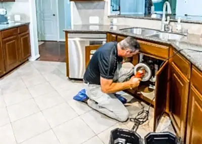 İstanbul tesisatçı firmamız teknolojik tesisat ekipmanlarını barındıran servis araçlarımız ile birlikte 7/24 İstanbul ve çevre illerde hizmet veriyor. 25+ yıllık tecrübemiz ile verdiğimiz sıhhi tesisat hizmetlerine 2 yıl garanti veriyoruz. Her türlü su tesisatı sorunlarınızda bizi arayabilir uygun fiyat ve hızlı servisimizden faydalanabilirsiniz.