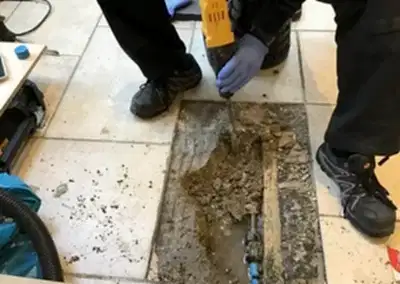 Herhangi bir yaşam alanında karşılaştığınız su kaçağı sorununda hemen çözülüp eski durumuna gelmesini isteriz. Ancak böyle durumlarda aceleci davranmak hem yanlış tesisatçıyı bulmamıza hem de sorunu çözemeyip iki defa masraf yapmamıza sebep olabilir. Tam da böyle durumlarda 25+ yıllık tecrübeye sahip yıllardır binlerce müşteriyi mutlu etmiş firmamızı arayabilirsin.