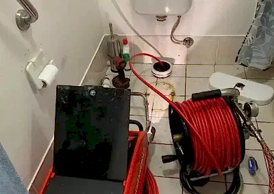 Tıkalı tuvaletleri açmanın güvenli ve etkili yöntemleri